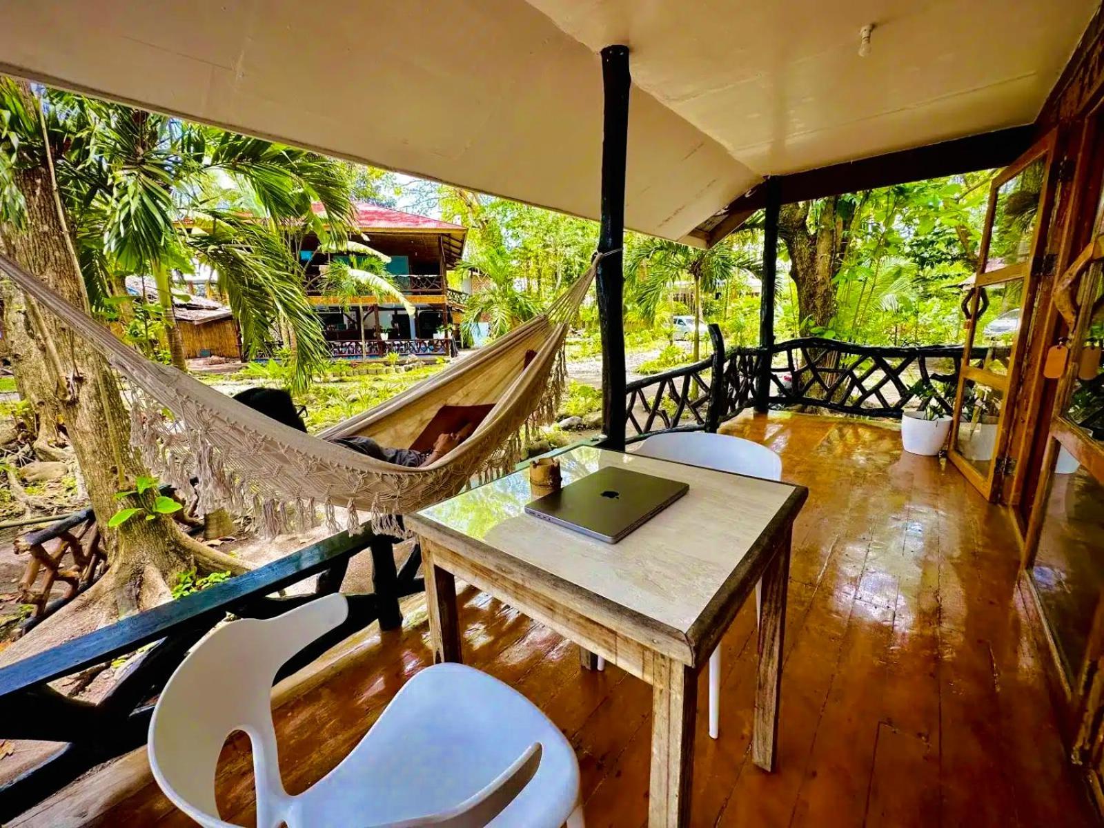 Playa Del Fuego Camiguin Beach Hostel & Resort 맘바자오 외부 사진