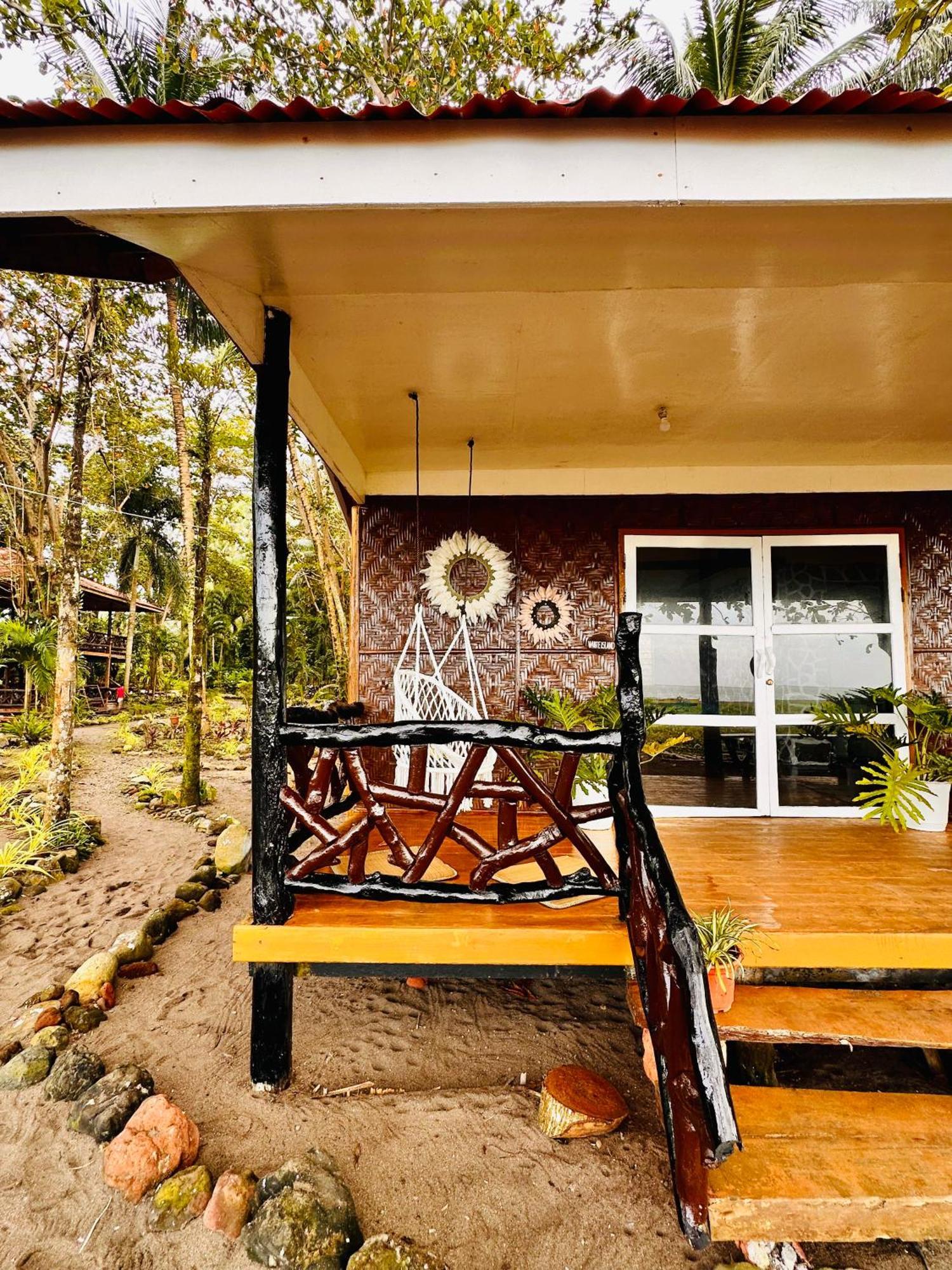 Playa Del Fuego Camiguin Beach Hostel & Resort 맘바자오 외부 사진